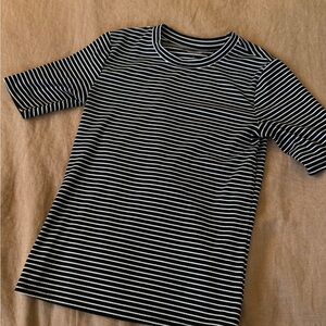 Simply Vera Vera Wang Black and White Striped Short Sleeve Tee